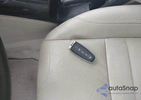 2015 Ford Escape Titanium z USA, uszkodzony, nr VIN 1FMCU9J98FUB28955